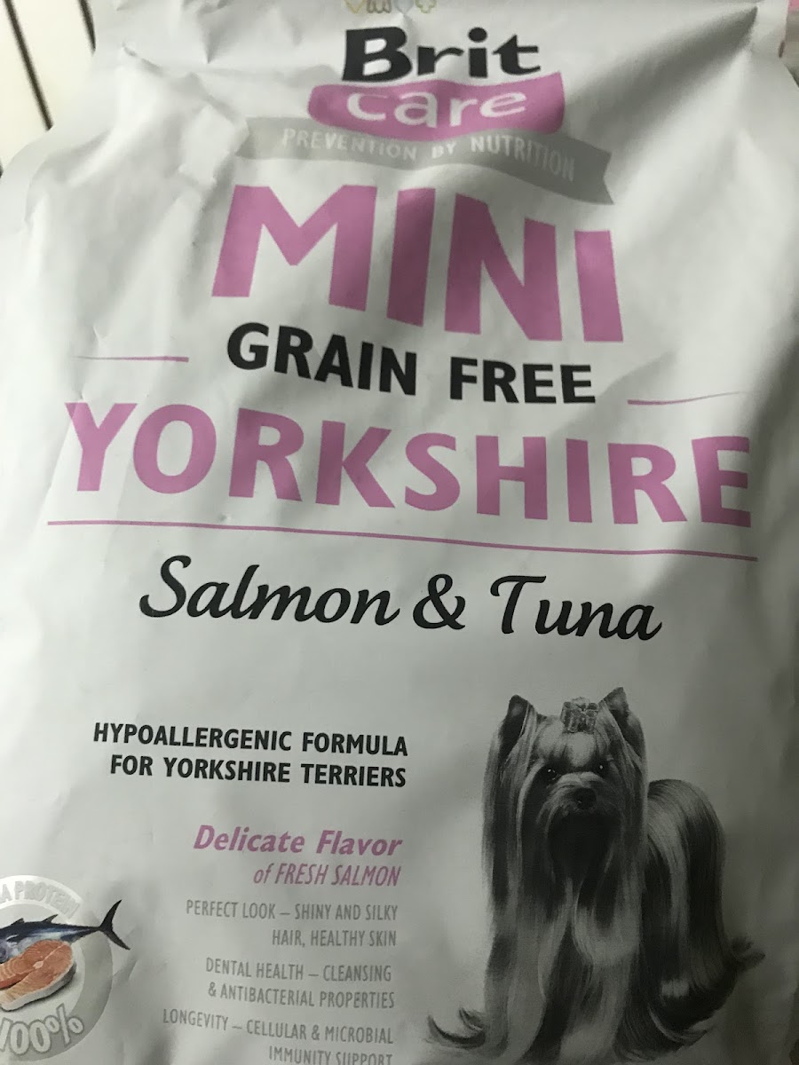 Alimento para perros disponible en la tienda